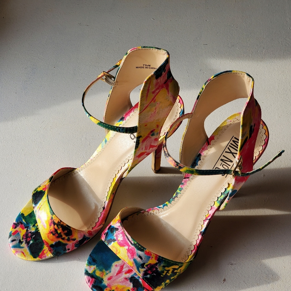 Super cute Mix no. 6 heels, size 7.5